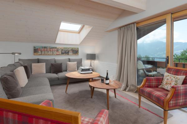 Verbier town centre ski apartment sleeps up to 11